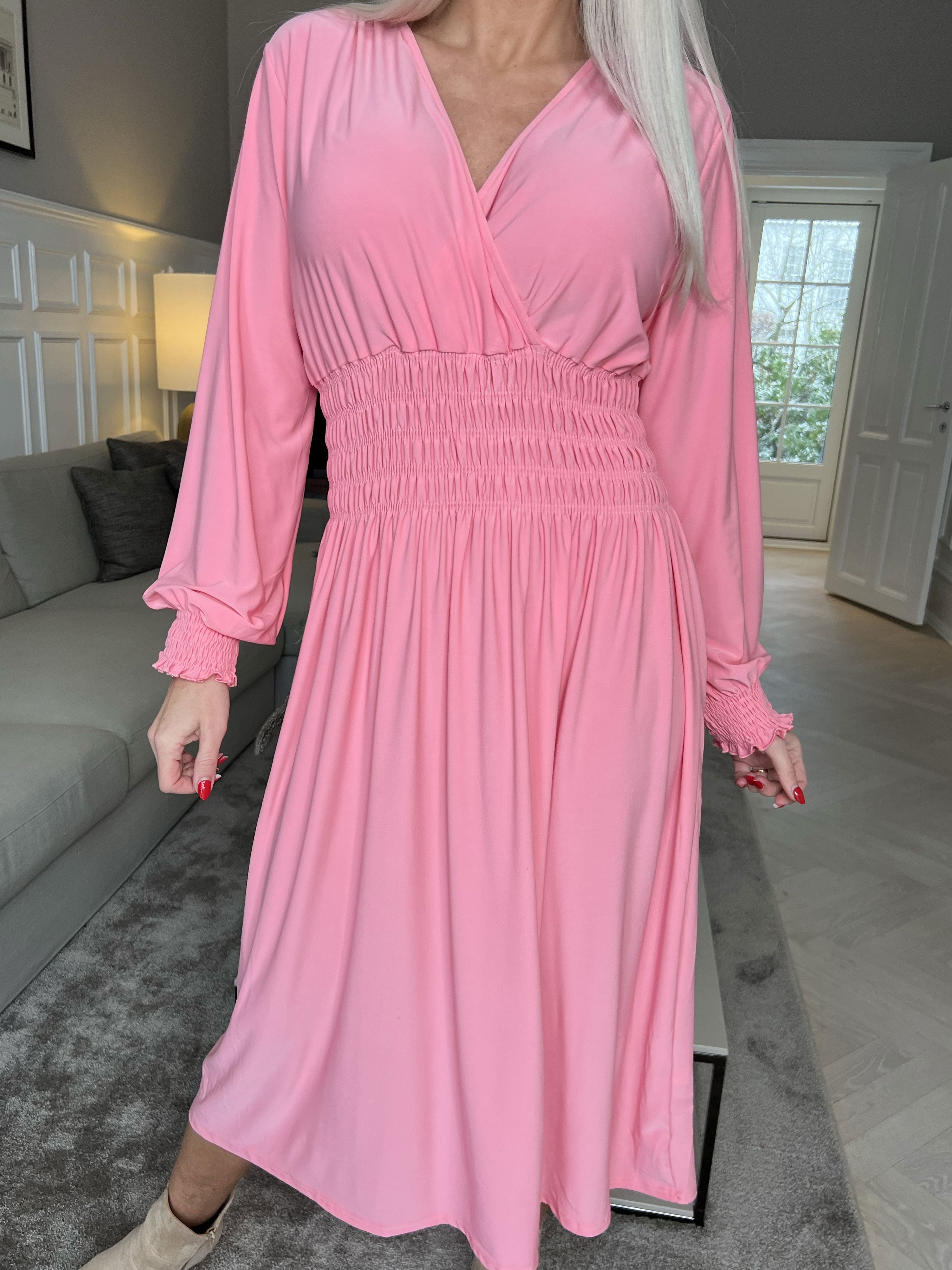 Pams Plain Midi L/S - Elastisk kjole med smock og lange ærmer